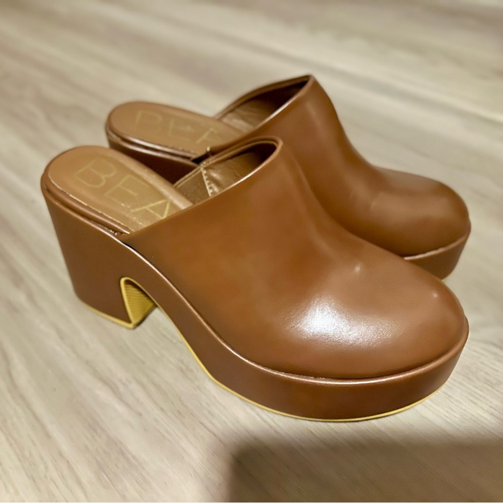 LIKE NEW- W/ Box Beach by Matisse Jayde Platform Mule